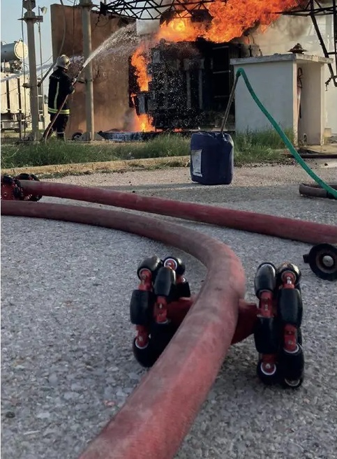 Allège les lances à incendie des pompiers